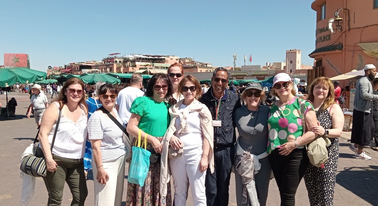 Grupo en Plaza Jemaa el-Fna